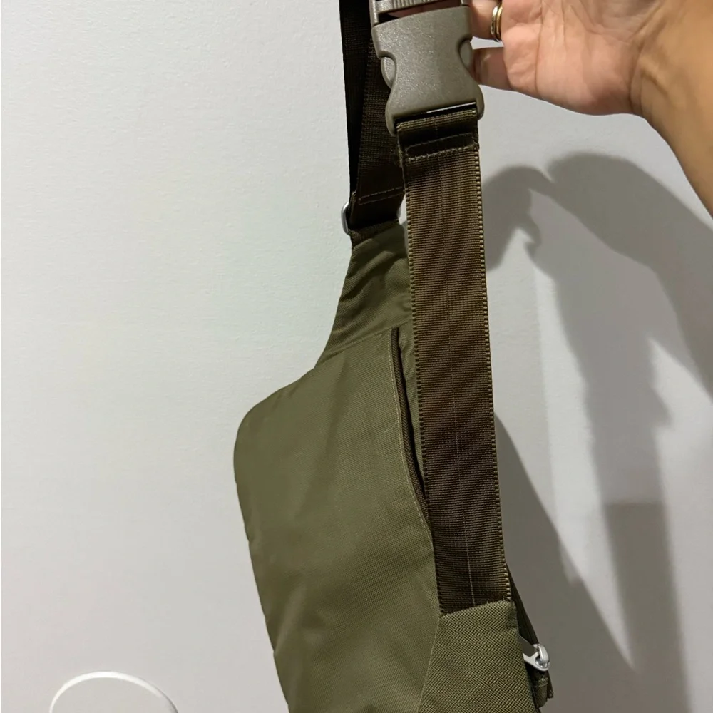 TUMI Body Bag Waist Bag Shoulder Bag Crossbody Green Nylon Unisex Sling C‎